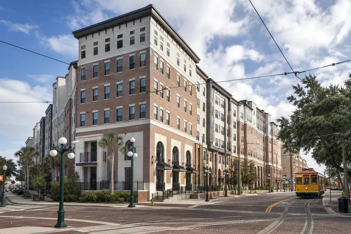 Photoreal exterior of Hampton Inn & Suites Tampa/Ybor City/Downtown in Tampa